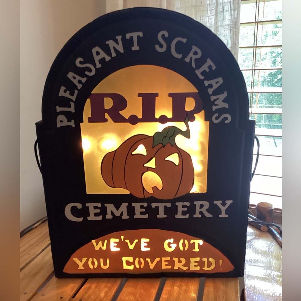 Halloween "Pleasant Screams Cemetery" Metal Light-Up Tombstone